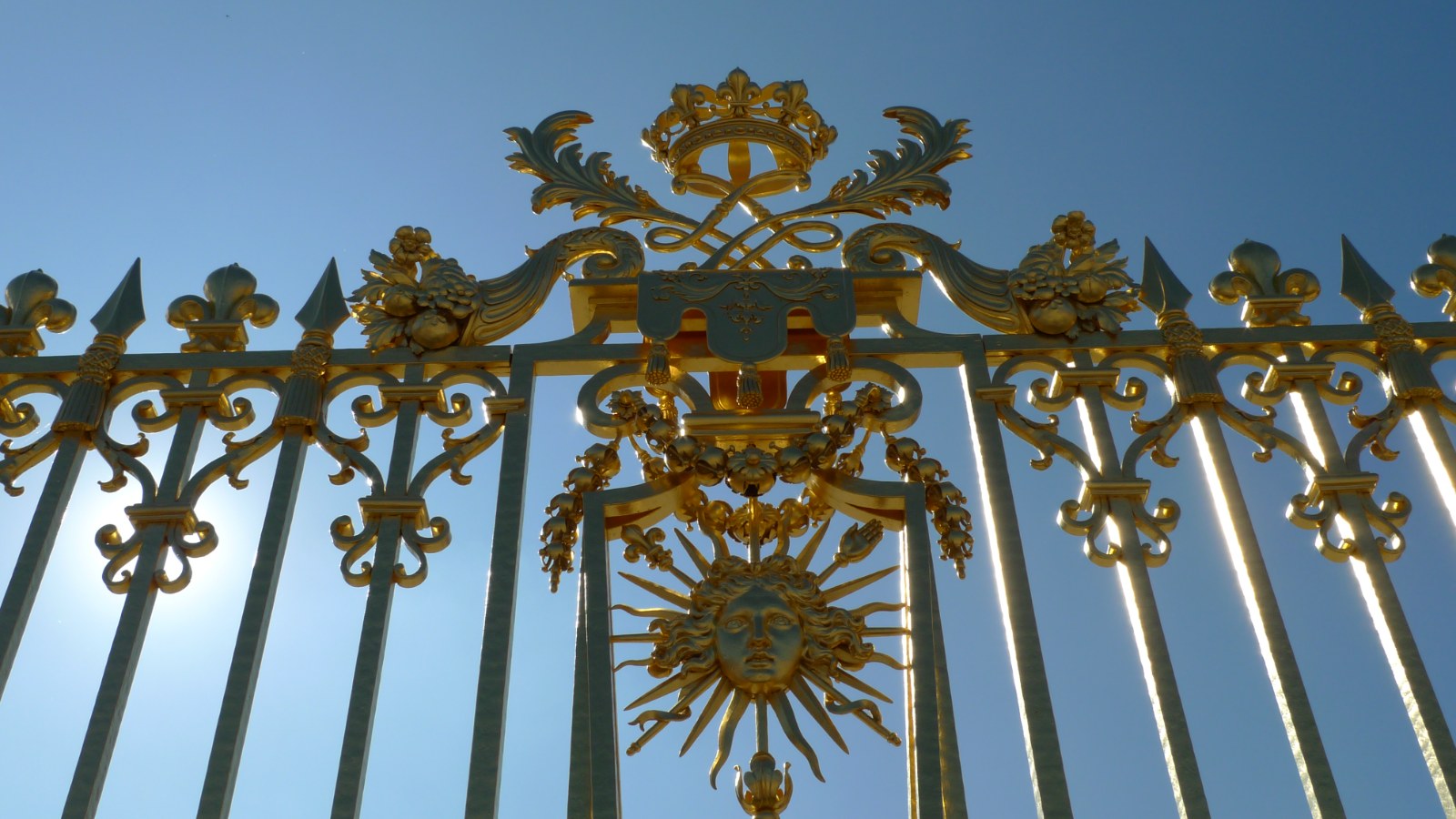 Happiness in Versailles